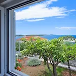 Rinada - Zf Hvar